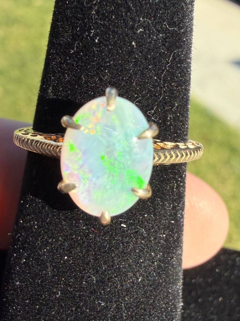 14 k Gold Opal Oval Solitaire Ring - Australian blue green Coober Pedy - Picture 12 of 13